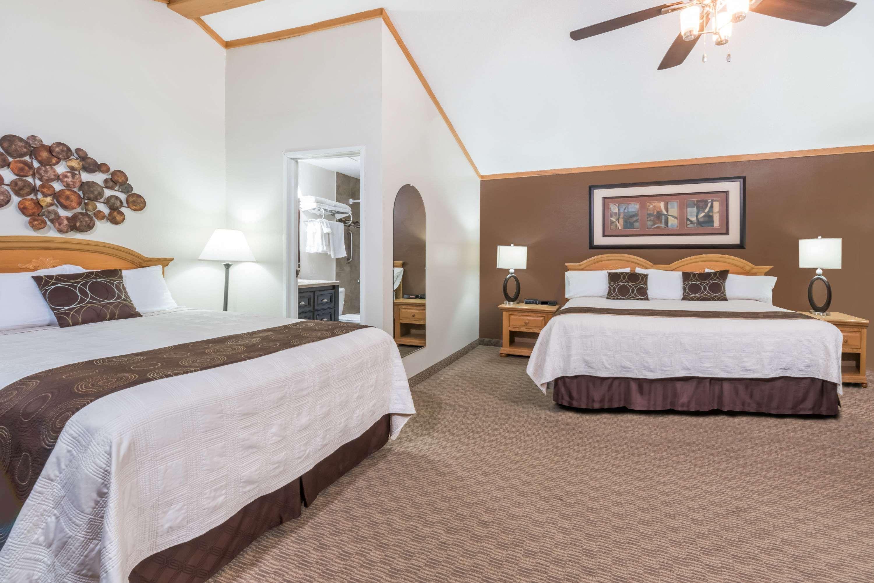 Super 8 By Wyndham Black Hills Area 2*