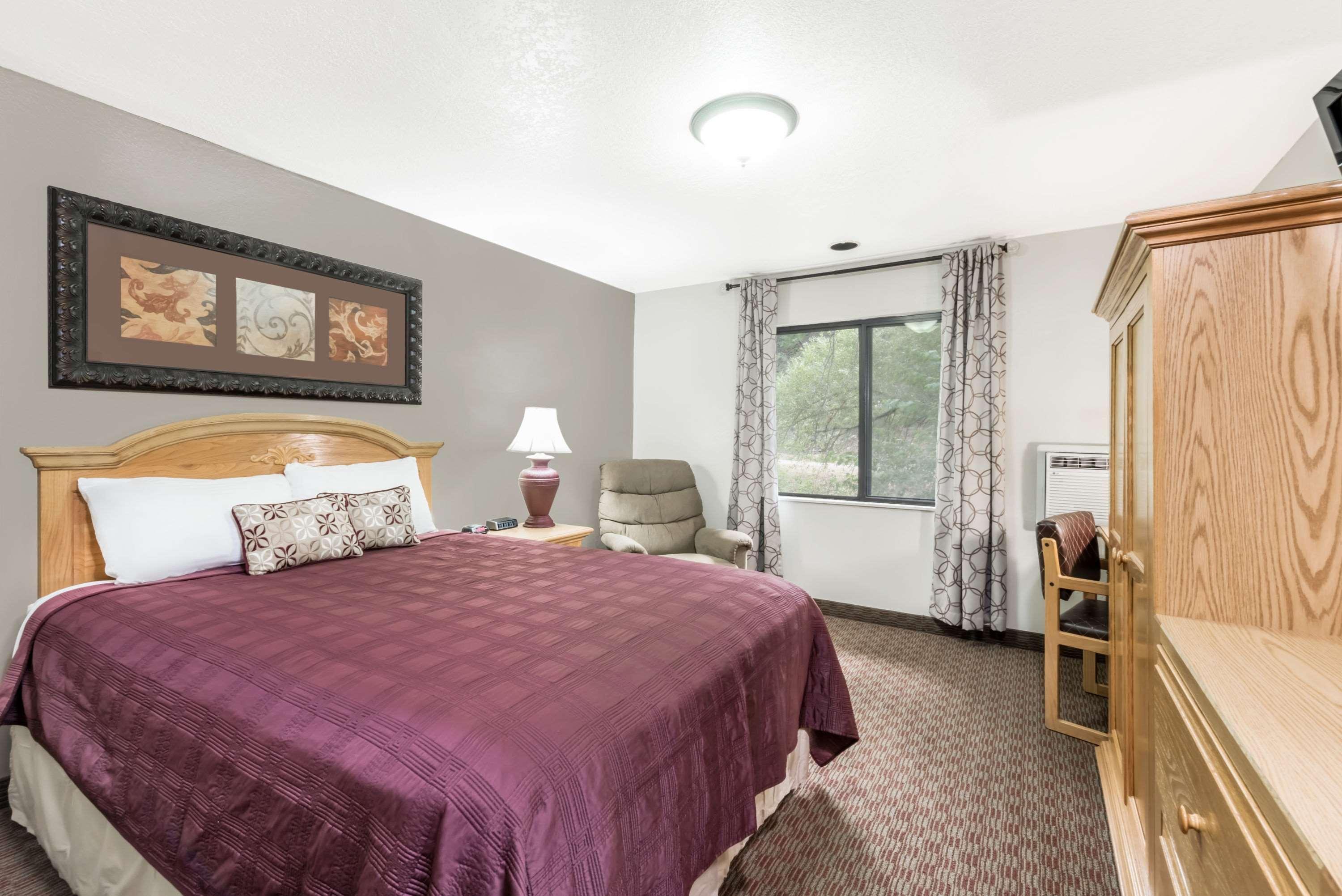 Super 8 By Wyndham Black Hills Area