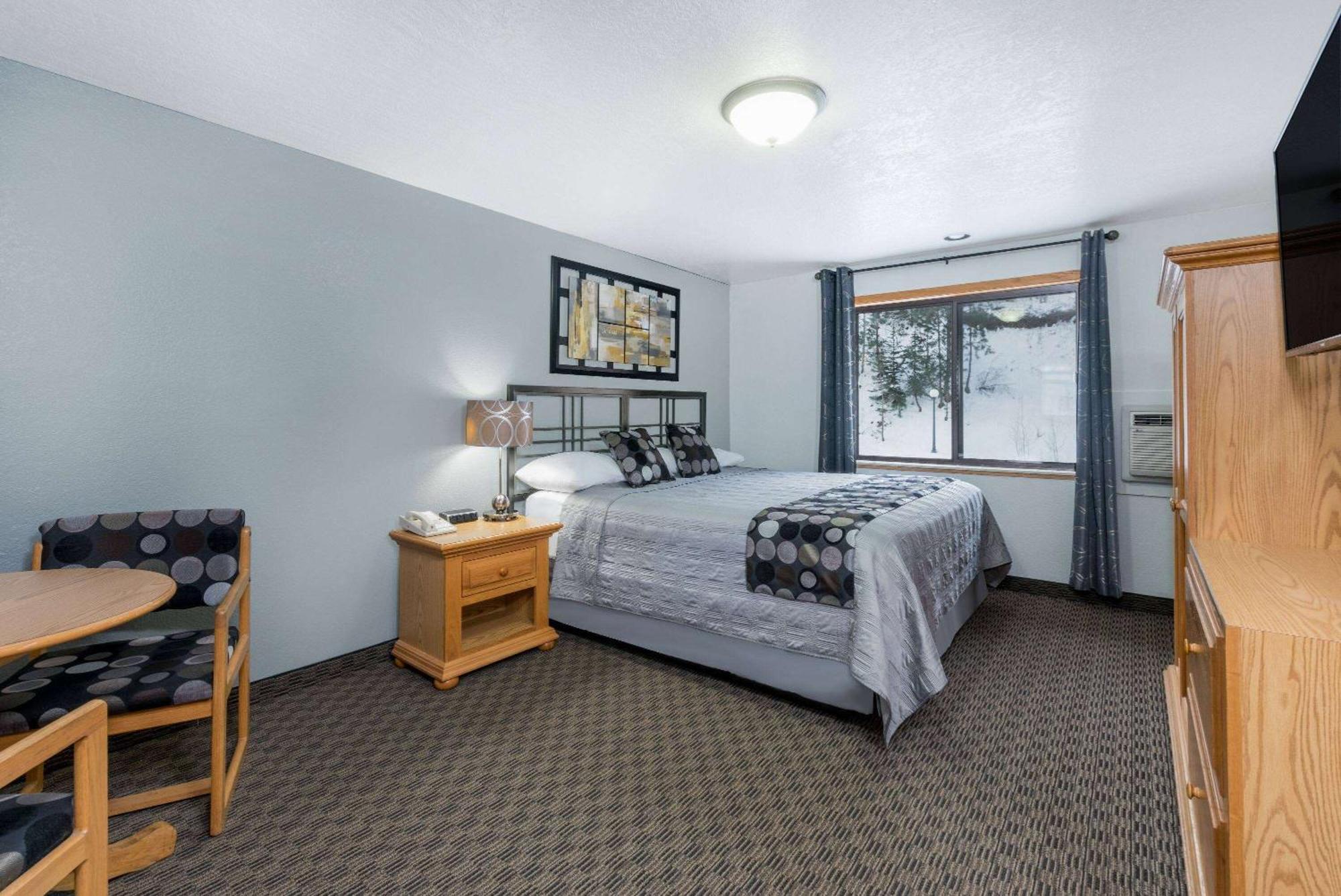 Hotel Super 8 By Wyndham Black Hills Area 2*
