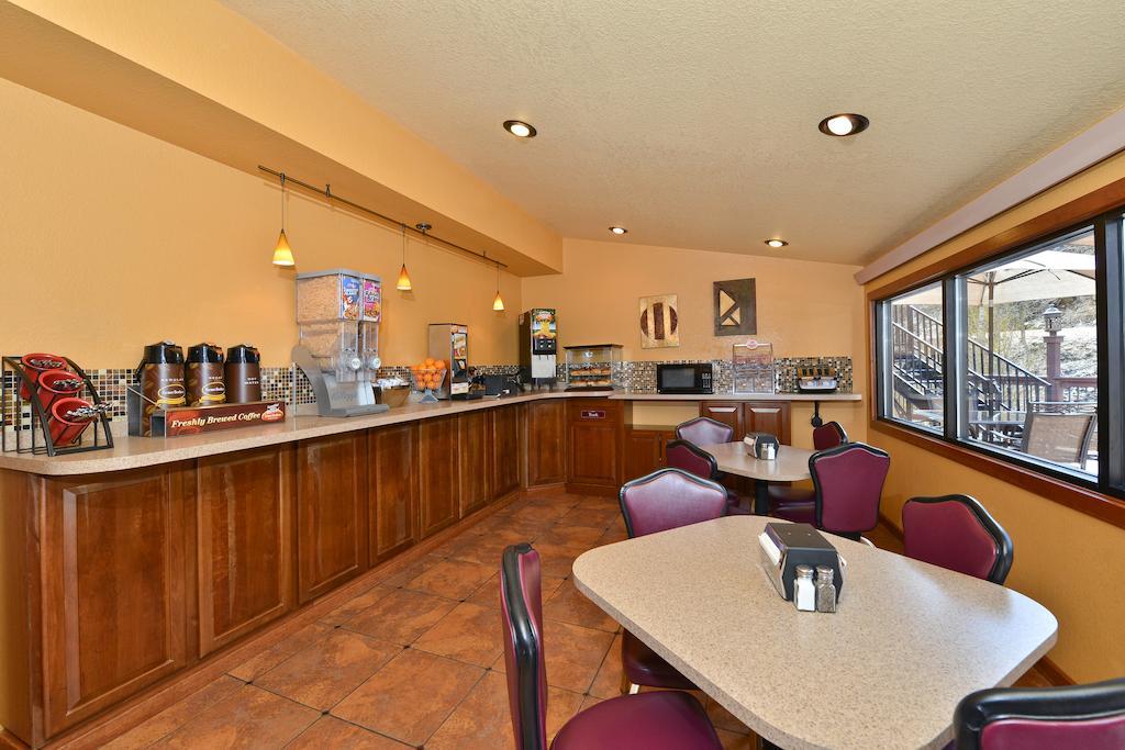 Hotel Super 8 By Wyndham Black Hills Area 2*