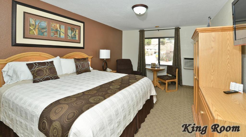 Super 8 By Wyndham Black Hills Area Hotel